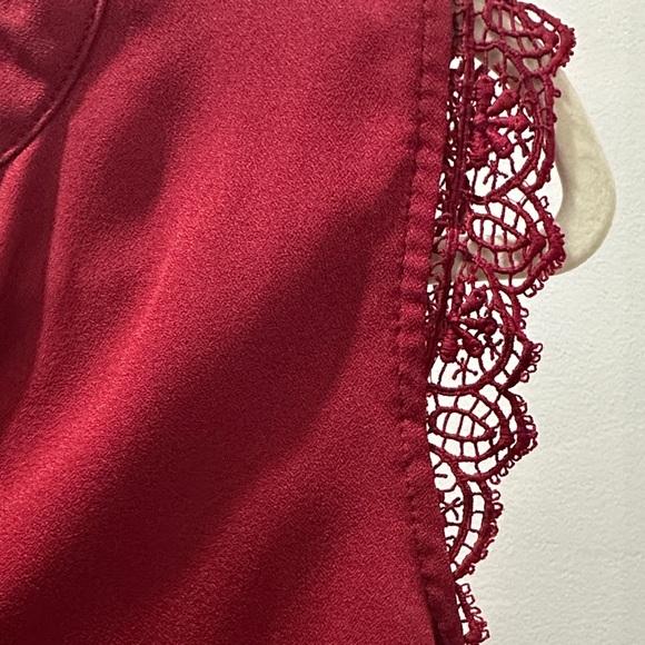 Elegant Red Lace Sleeve Women's Top - Picture 2 of 2